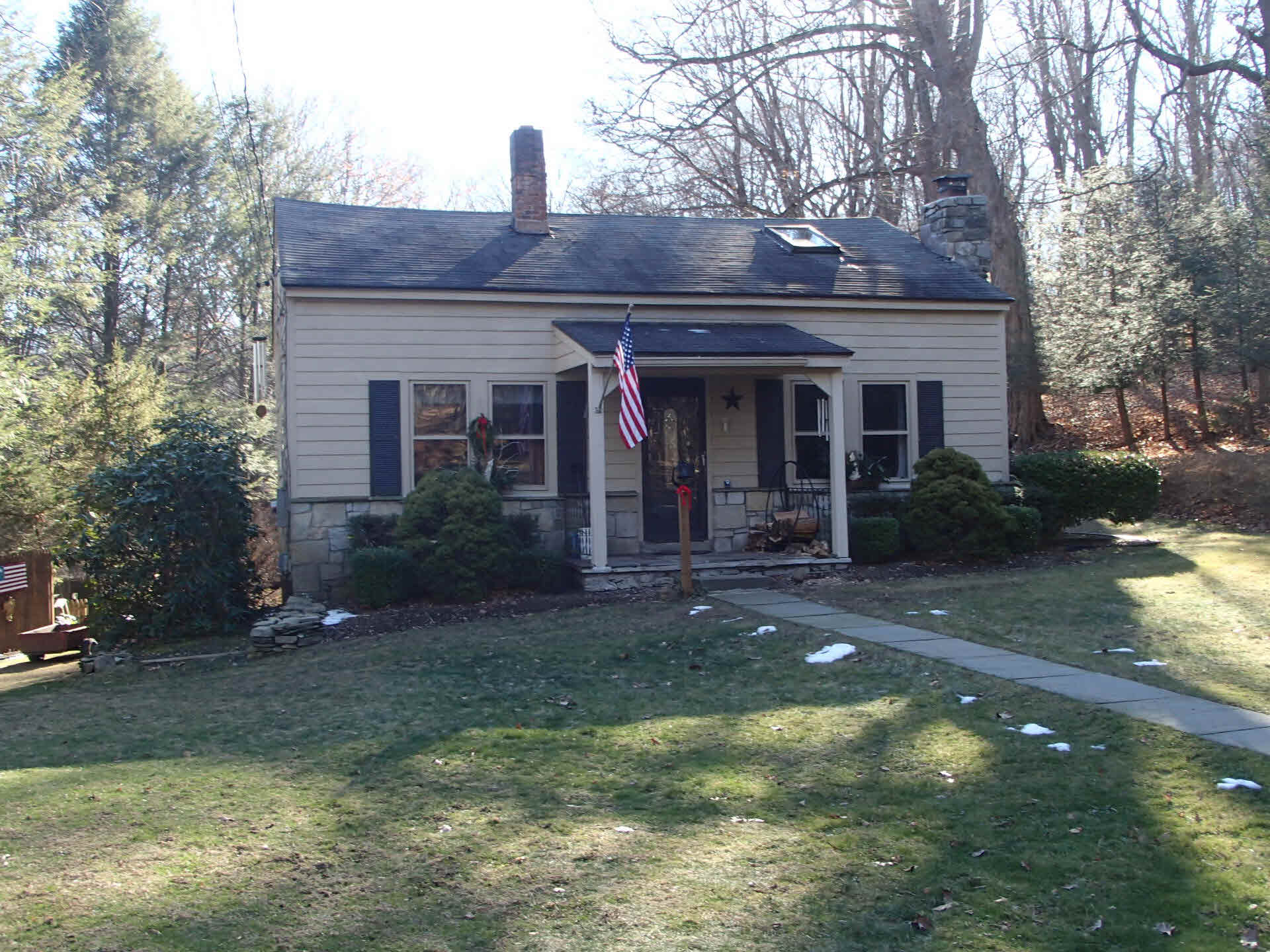 Building photograph for 22 ROCK CUT RD
